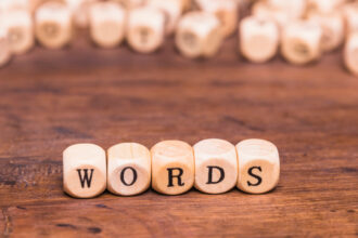 Les magazines de jeux de mots ont le vent en poupe : pourquoi les Français y reviennent